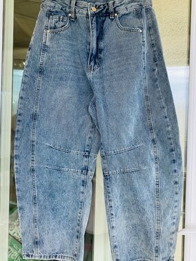 Unbranded Barrel Leg Jeans Women’s Sz 28 Lite Wash High Ride Cropped Balloon Leg